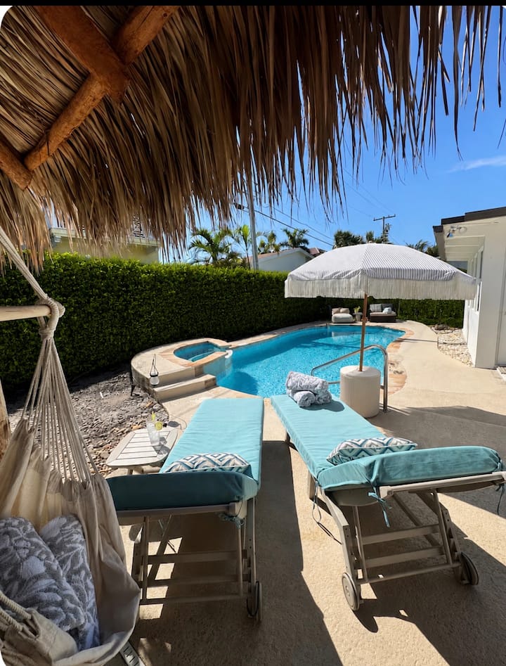 Private heated saltwater pool at JSantanna vacation rental near El Prado Park in Lauderdale-by-the-Sea